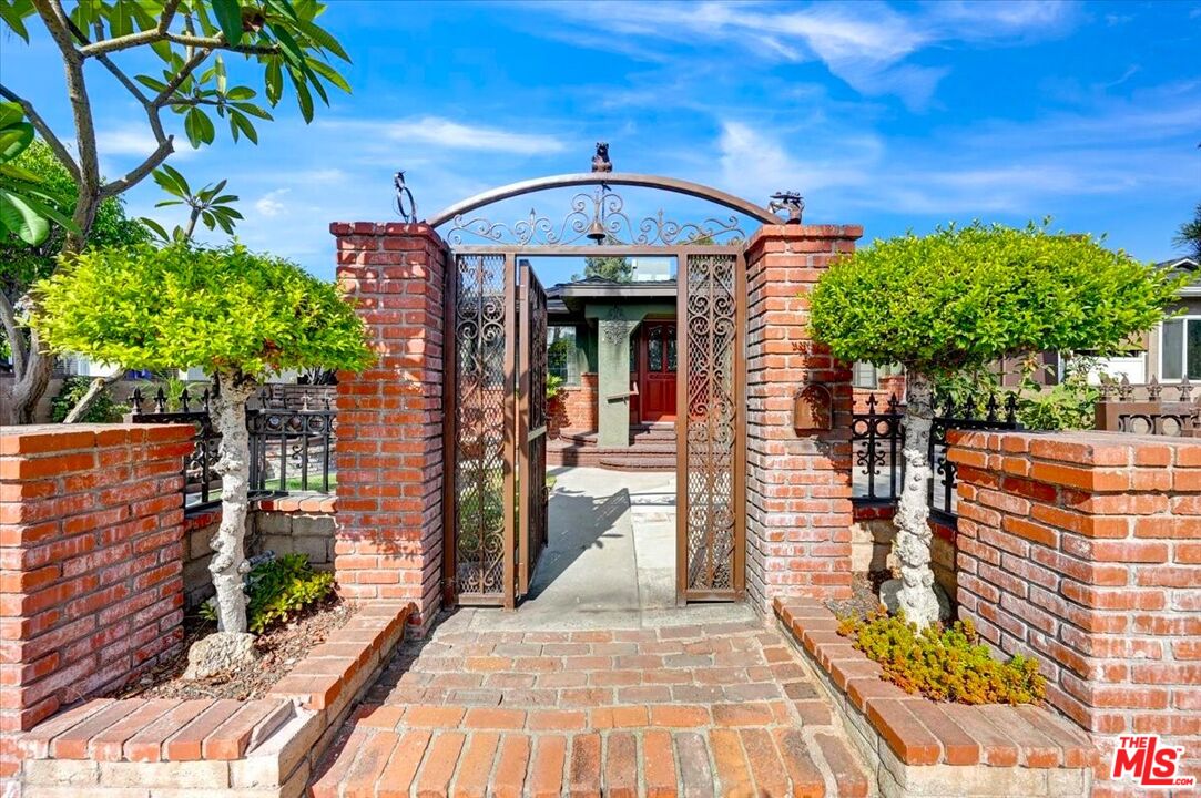13611 Daventry Street Pacoima, CA 91331 - Photo 2 of 43 swimming pool view with a garden space