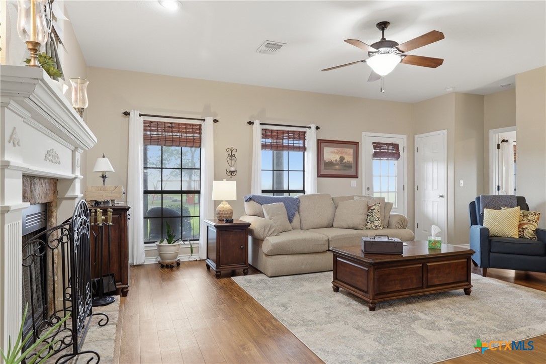 457-459 Buentello Road Victoria, TX 77905 - Photo 5 of 35 a living room with furniture a ceiling fan and a window