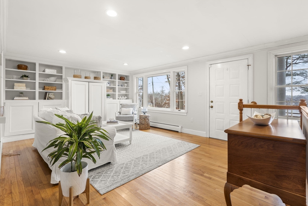 275 Echo Cove Road Hamilton, MA 01982 - Photo 7 of 42 Gallery Image 7