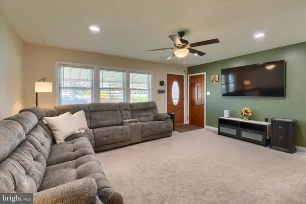 $310,000 | 5202 Royal Drive, Mechanicsburg, PA 17055