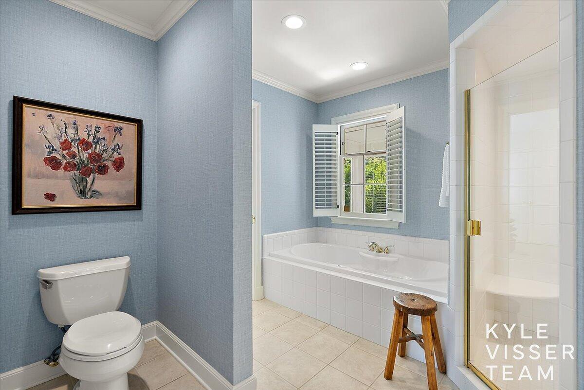 2089 Robinson Road Southeast Grand Rapids, MI 49506 - Photo 30 of 73 1st Bathroom
