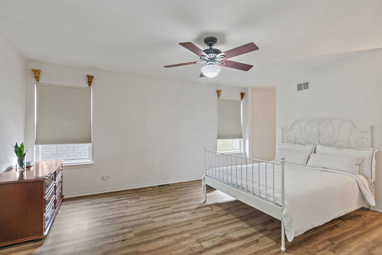 806 Viewpointe Drive St. Charles, IL 60174 - Photo 23 of 46 a bedroom with a bed and window