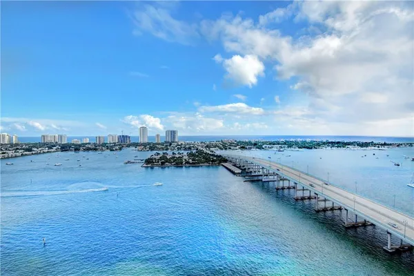 $6,000 | 2640 Lake Shore Drive, Unit 2211, Riviera Beach, FL 33404