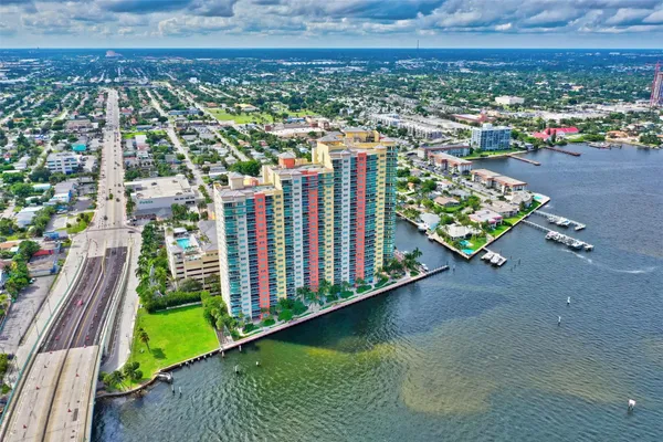 $6,000 | 2640 Lake Shore Drive, Unit 2211, Riviera Beach, FL 33404