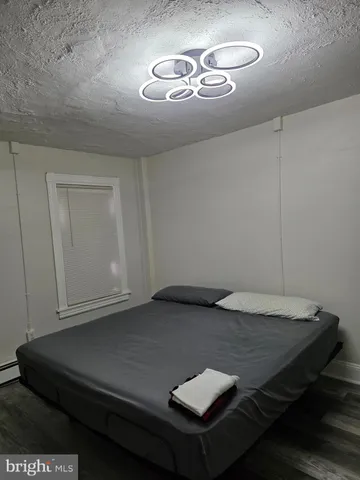 a view of a livingroom with furniture