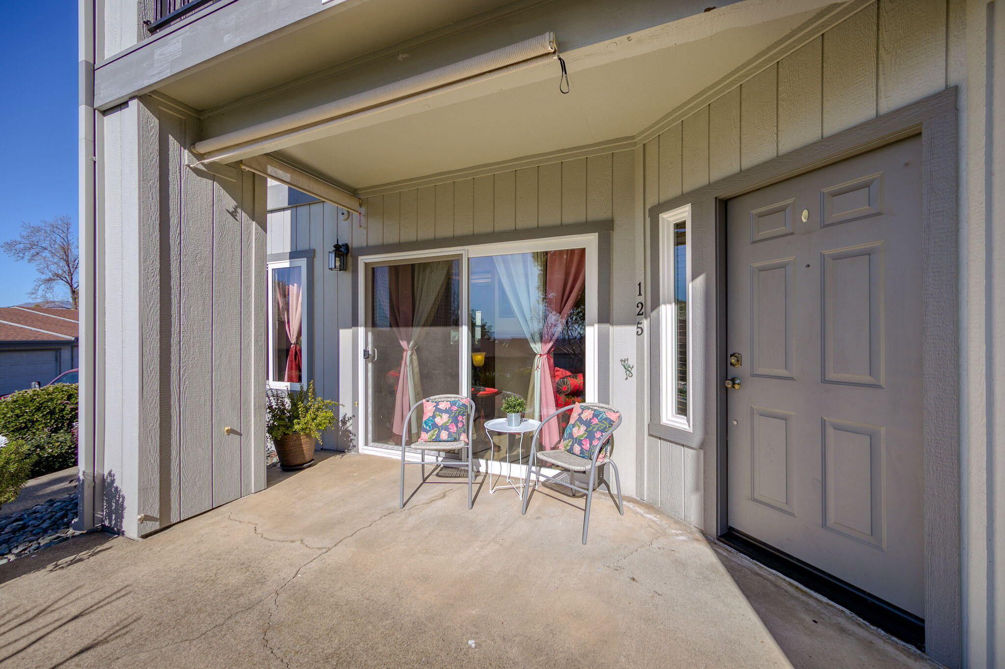 426 Ridgecrest Trail, Unit 125 Redding, CA 96003 - Photo 18 of 56 Covered Front Patio
