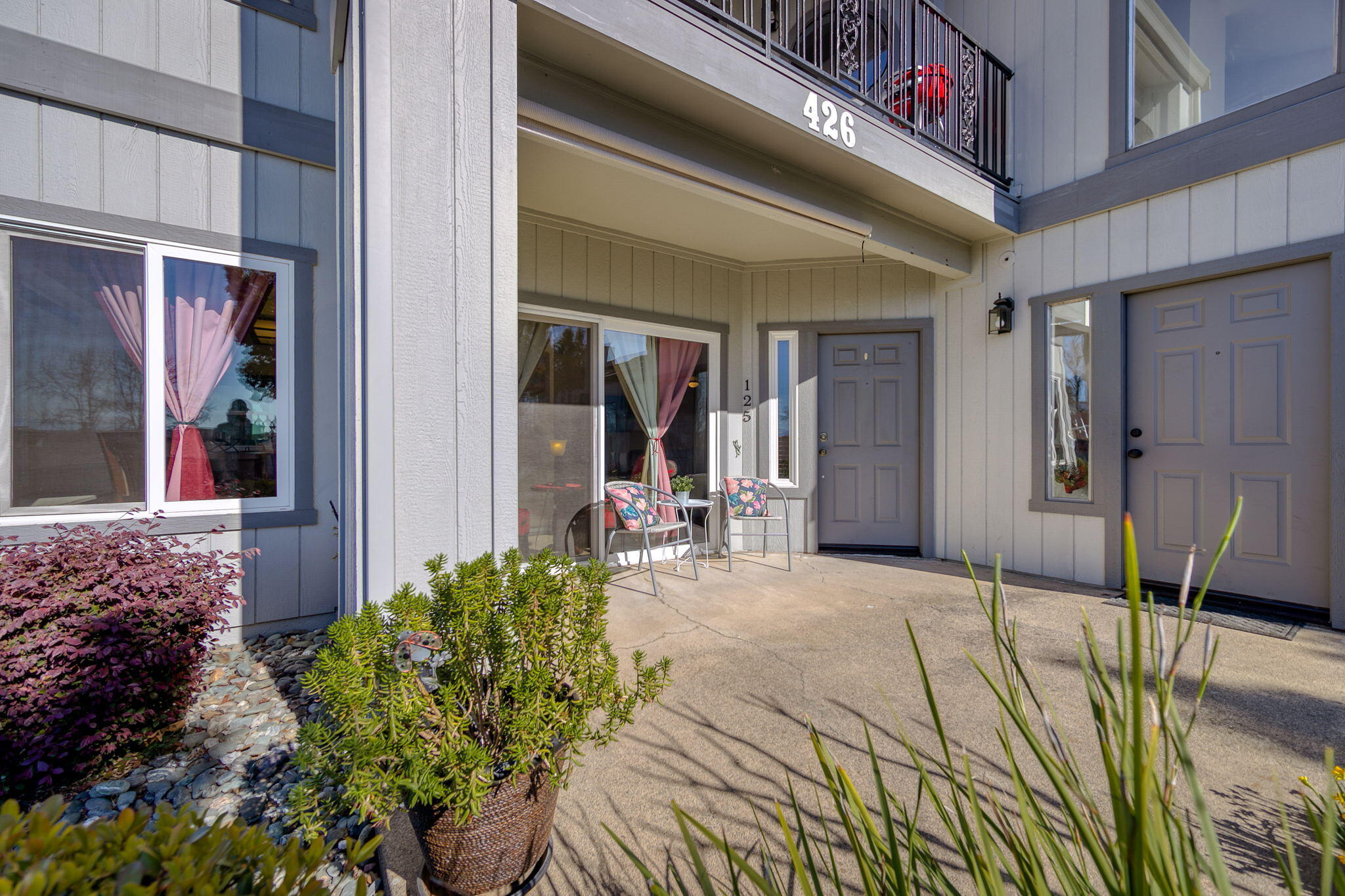 426 Ridgecrest Trail, Unit 125 Redding, CA 96003 - Photo 20 of 56 Covered Front Patio