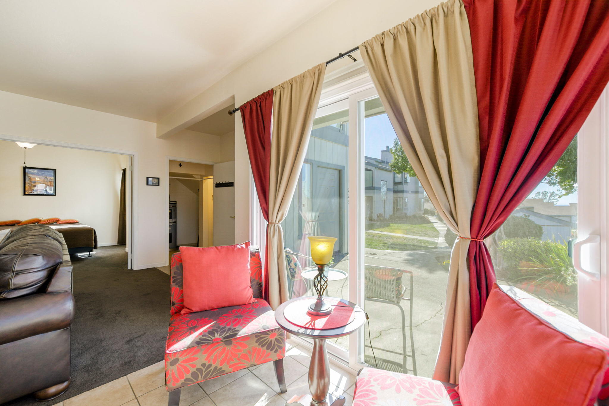 426 Ridgecrest Trail, Unit 125 Redding, CA 96003 - Photo 26 of 56 Sliders to Covered Front Patio