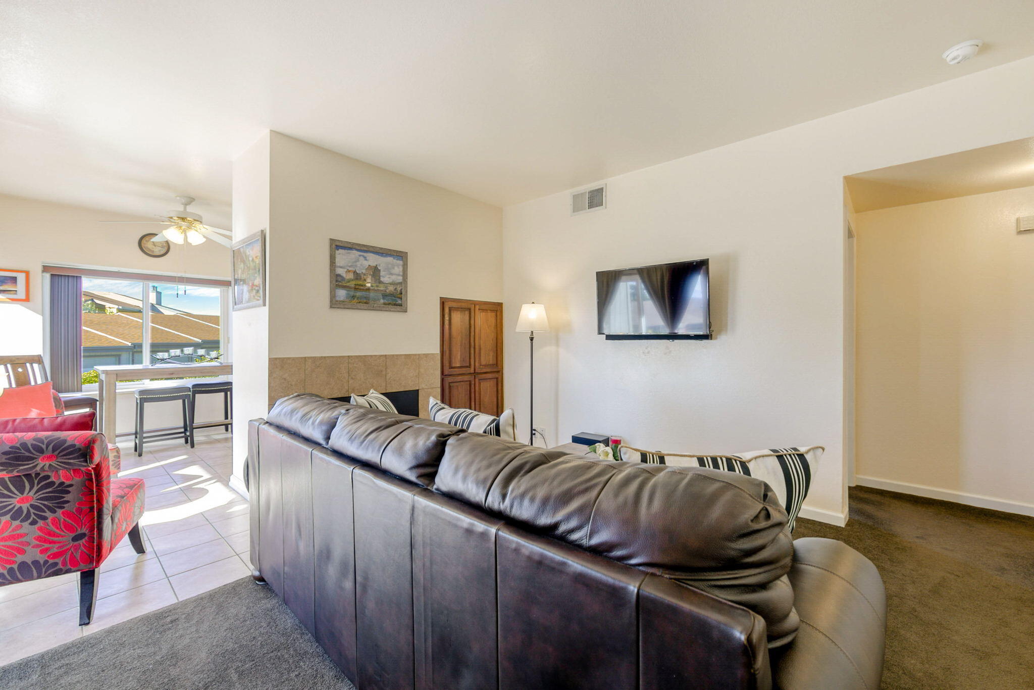 426 Ridgecrest Trail, Unit 125 Redding, CA 96003 - Photo 29 of 56 Living Room