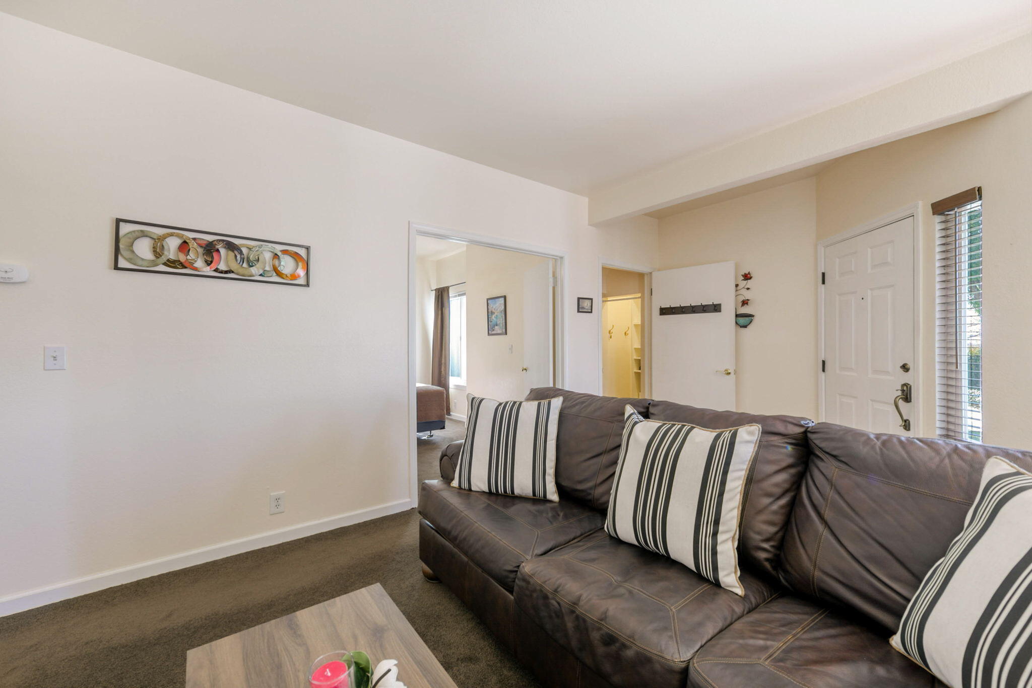 426 Ridgecrest Trail, Unit 125 Redding, CA 96003 - Photo 30 of 56 Living Room