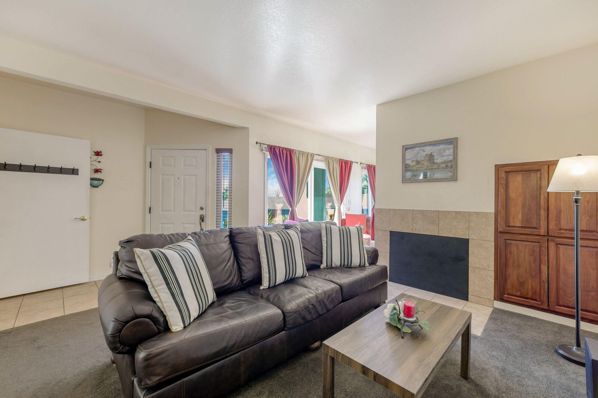 426 Ridgecrest Trail, Unit 125 Redding, CA 96003 - Photo 4 of 56 Living Room / Entry