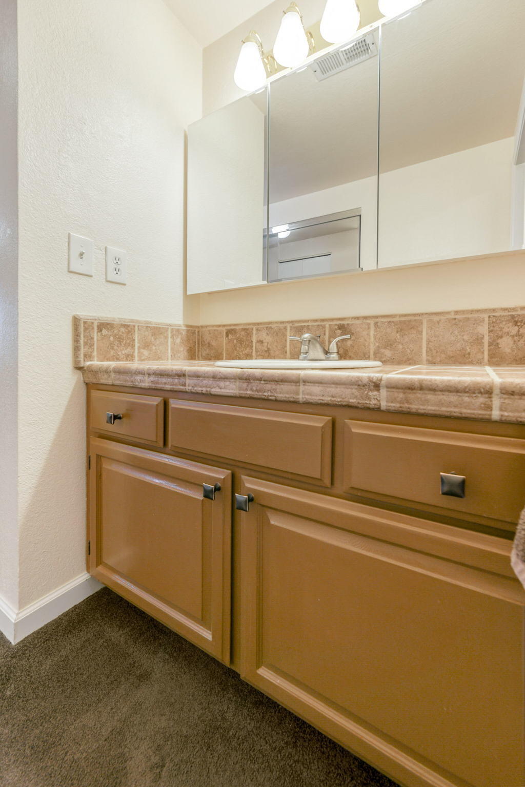 426 Ridgecrest Trail, Unit 125 Redding, CA 96003 - Photo 41 of 56 Updated EnSuite Bathroom