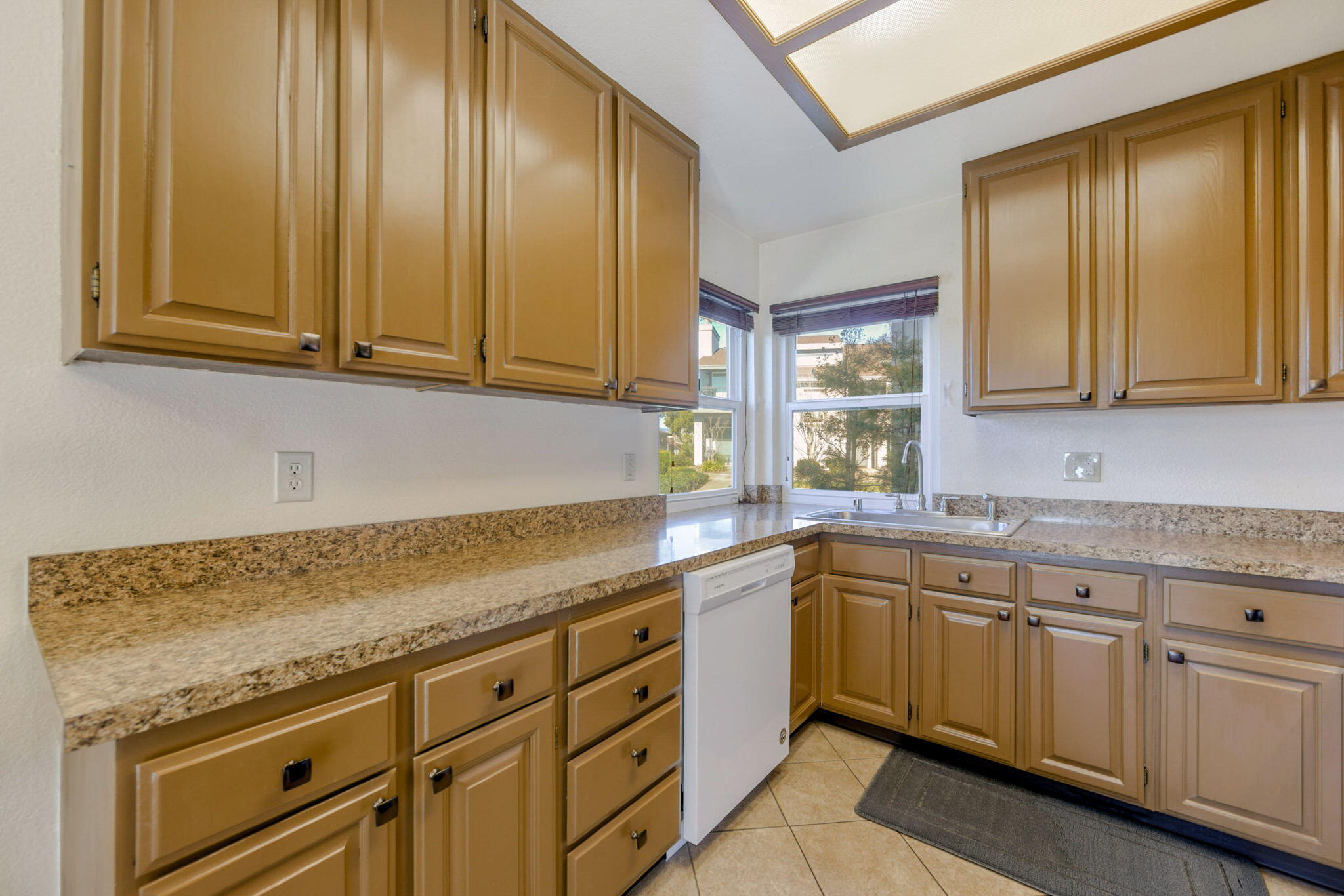 426 Ridgecrest Trail, Unit 125 Redding, CA 96003 - Photo 6 of 56 Updated Kitchen