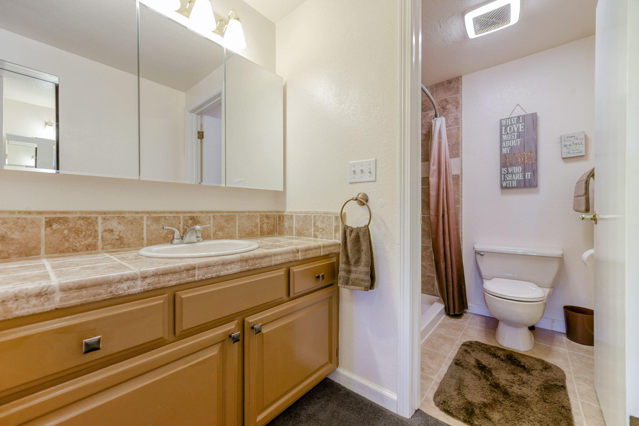 426 Ridgecrest Trail, Unit 125 Redding, CA 96003 - Photo 9 of 56 Updated EnSuite Bathroom