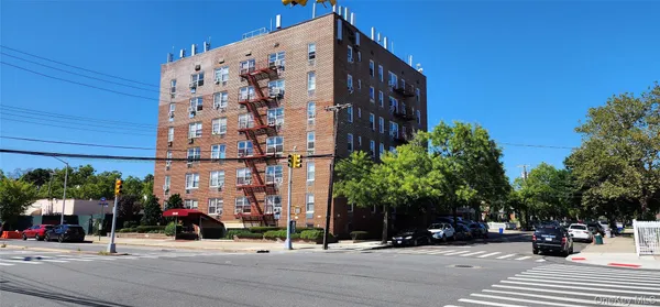 $169,000 | 222-89 Braddock Avenue, Unit 3D | Bellerose