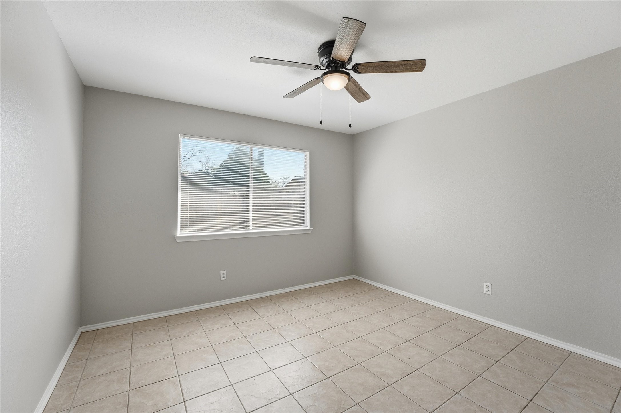 2618 Heather Knoll Drive Spring, TX 77373 - Photo 26 of 32 an empty room with windows and fan