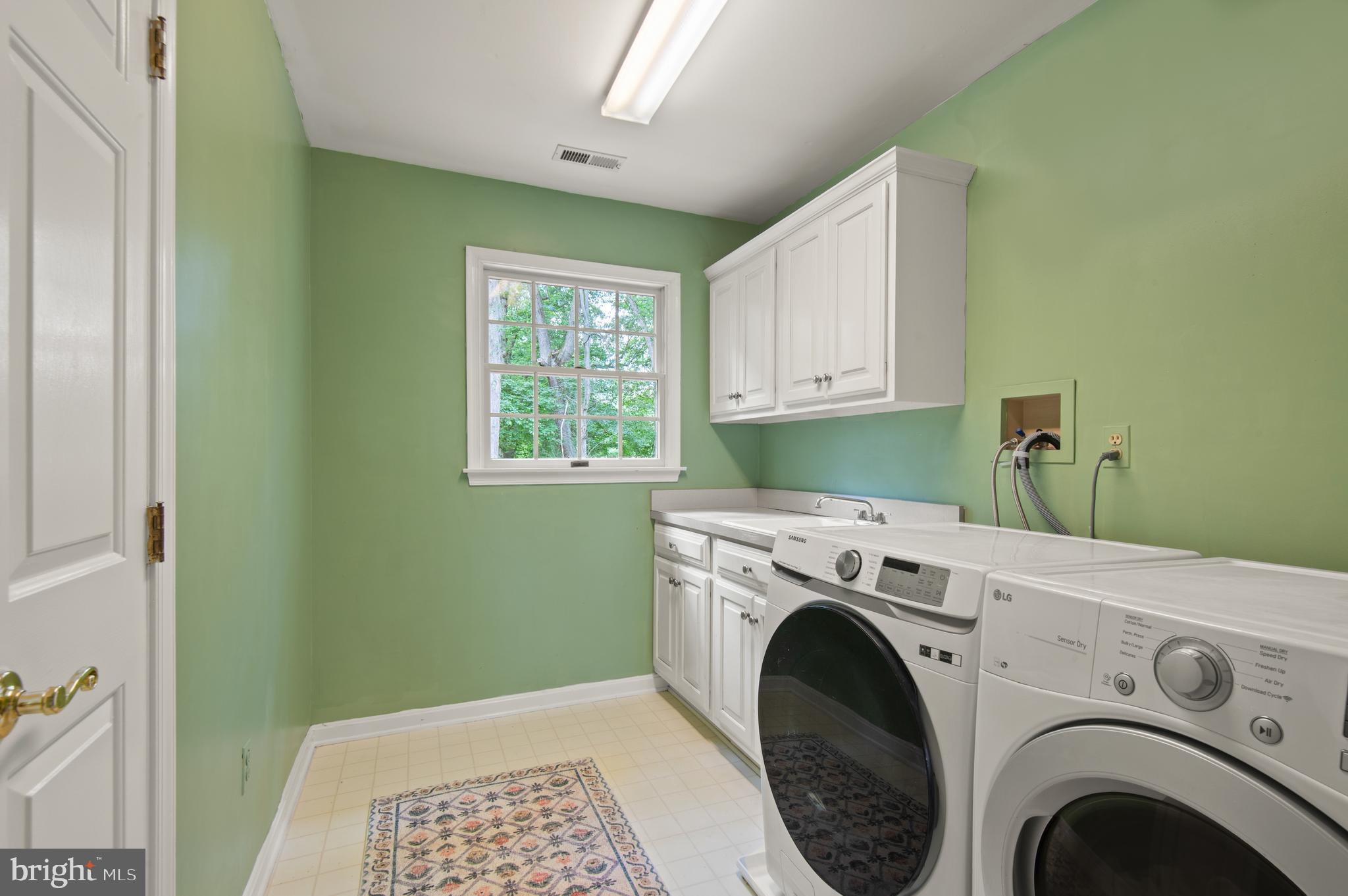 8 Henderson Hill Court Monkton, MD 21111 - Photo 28 of 55 a utility room with dryer and washer