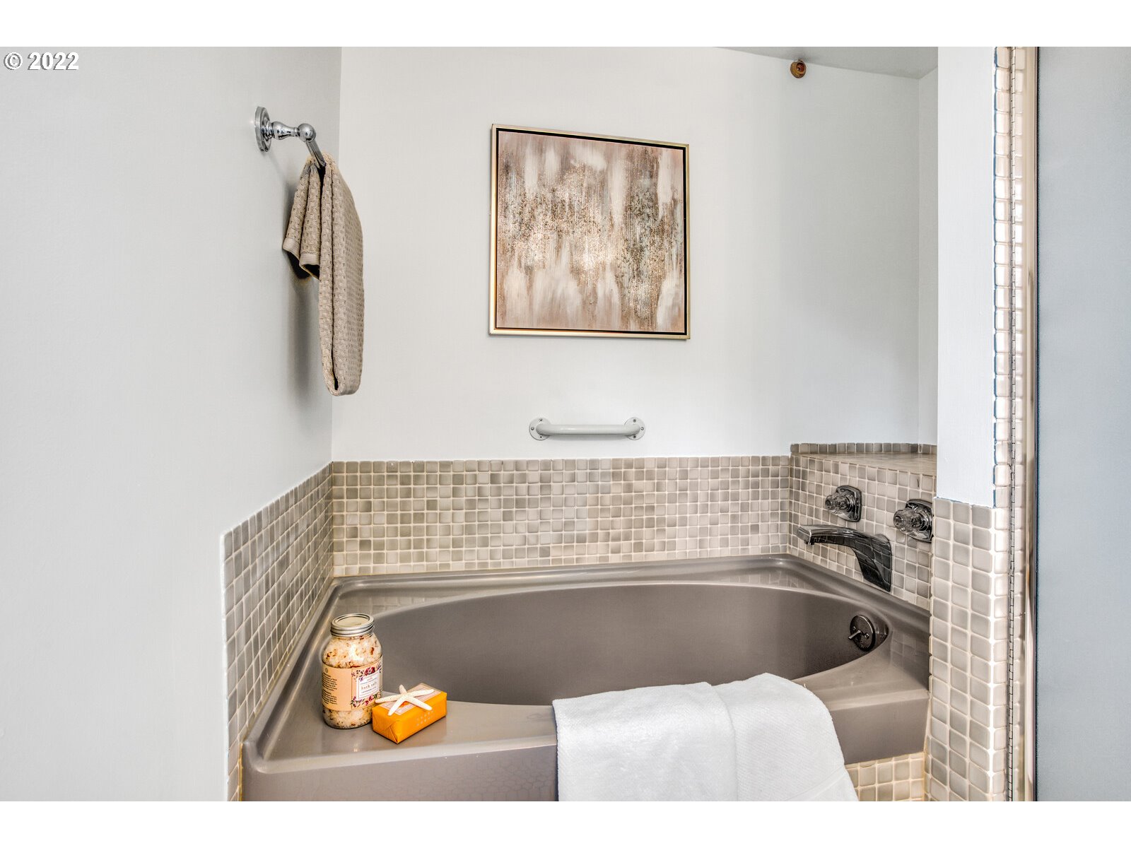 3330 Southwest Primrose Street Portland, OR 97219 - Photo 15 of 26 a bathroom with a bathtub and a sink