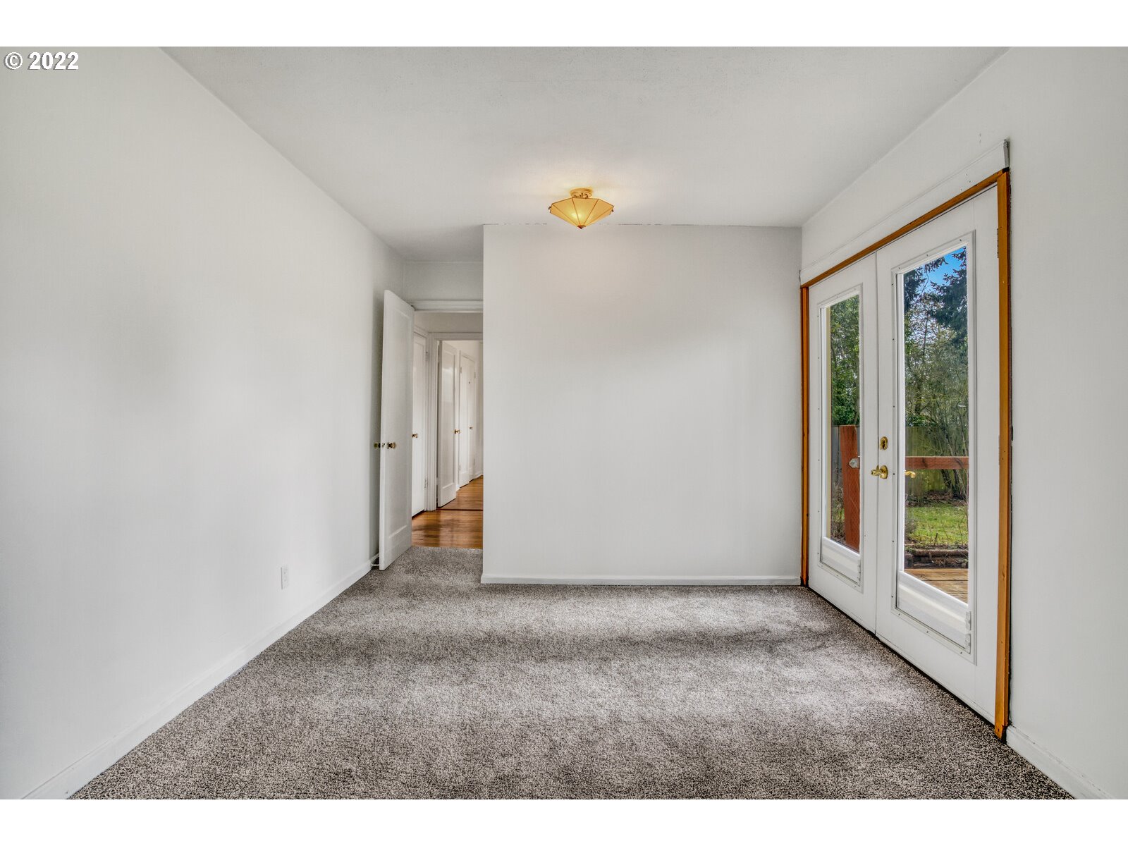 3330 Southwest Primrose Street Portland, OR 97219 - Photo 16 of 26 a view of an empty room with window
