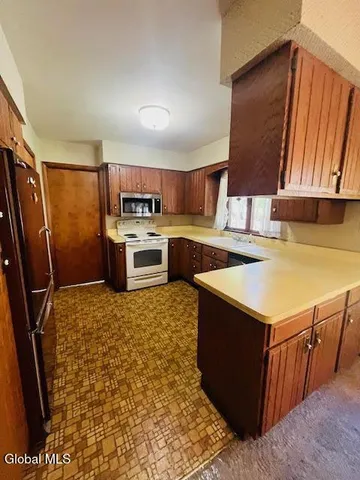 $279,900 | 1012 John Alden Lane, Rotterdam, NY 12306