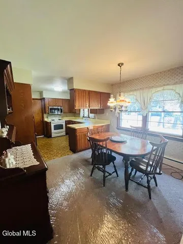 $279,900 | 1012 John Alden Lane, Rotterdam, NY 12306