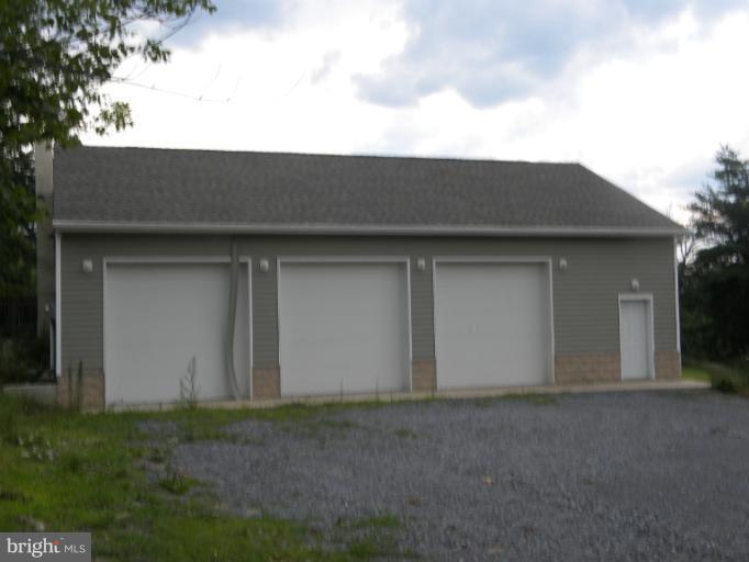 6125 Timber Ridge Road Berkeley Springs, WV 25411 - Photo 21 of 24 a backyard of the house