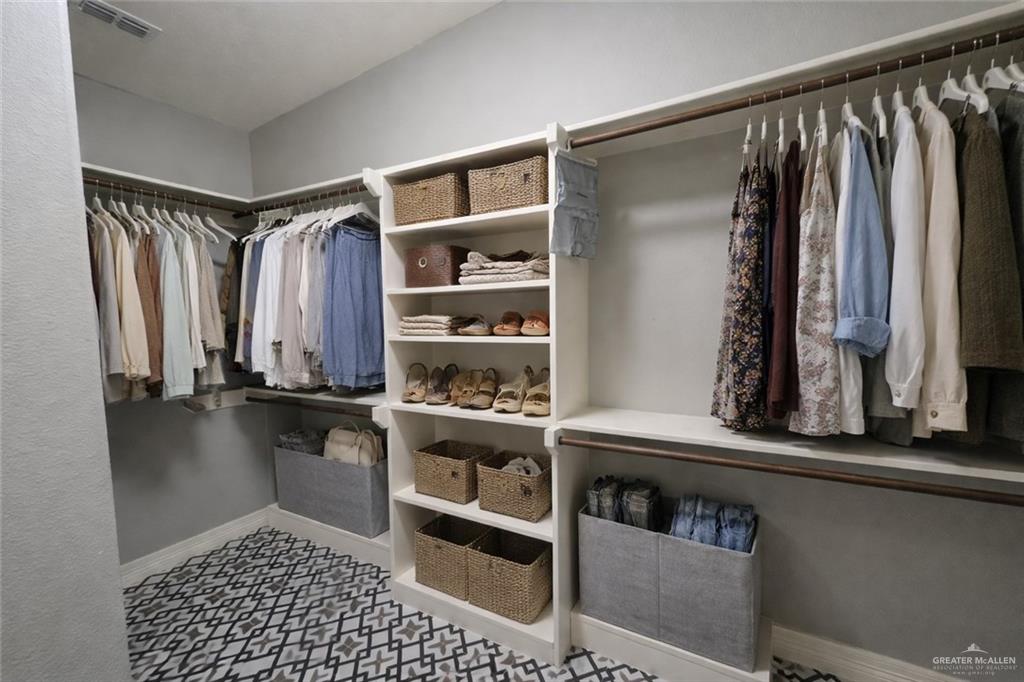 4894 County Road, Unit 2015 Odem, TX 78370 - Photo 9 of 20 View of walk in closet