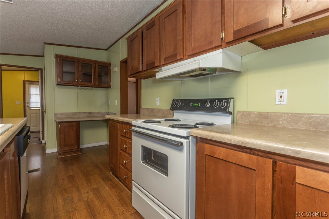 6400 Hair Road Disputanta, VA 23842 - Photo 9 of 30 a kitchen with a stove and a microwave