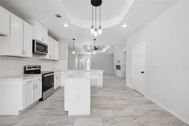 $419,900 | 956 South S Highway, Bastrop, TX 78602