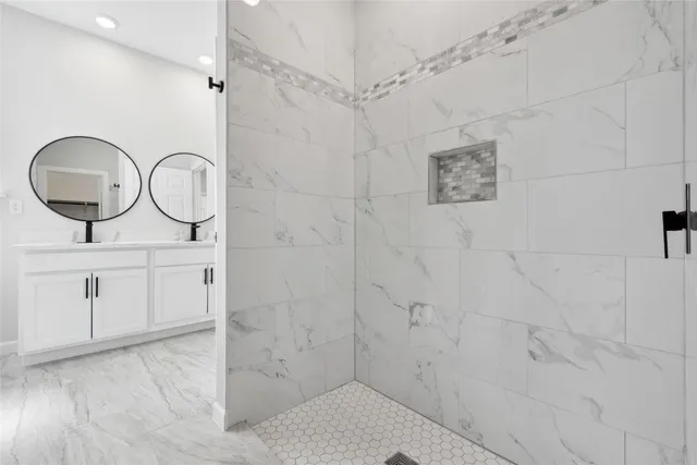 $419,900 | 956 South S Highway, Bastrop, TX 78602