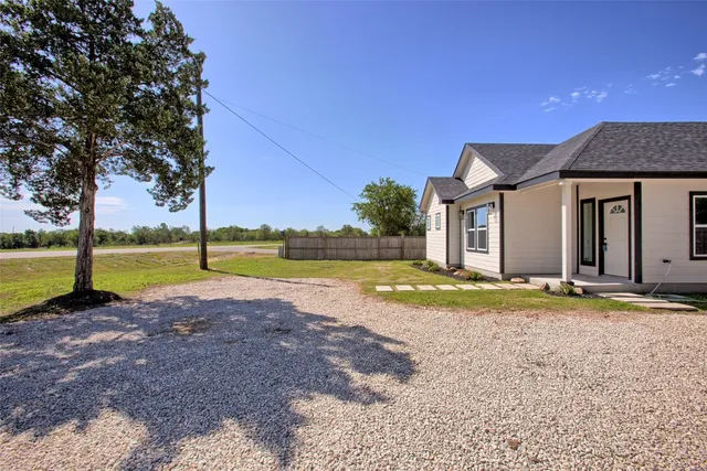 $419,900 | 956 South S Highway, Bastrop, TX 78602