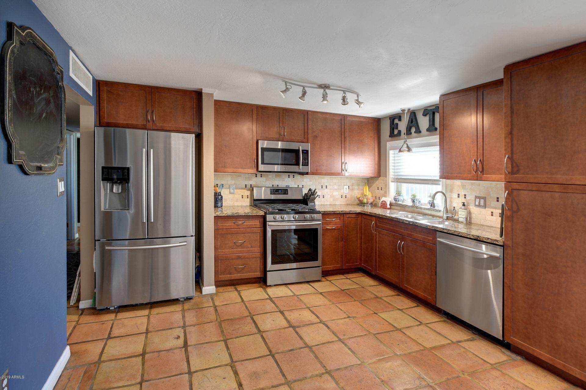 3473 East Hearn Road Phoenix, AZ 85032 - Photo 8 of 20 kitchen 2