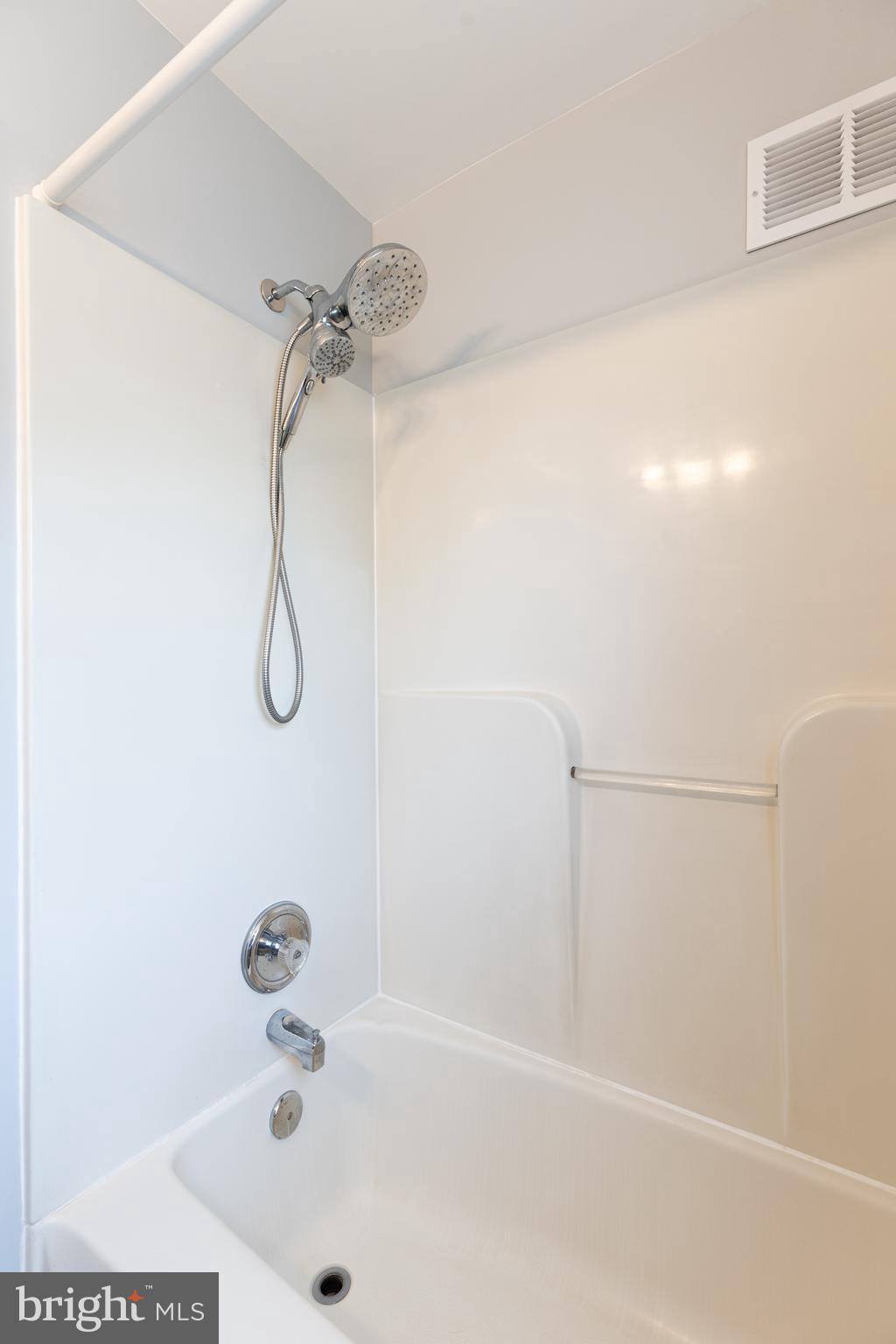 1654 Manor Road Baltimore, MD 21222 - Photo 15 of 43
