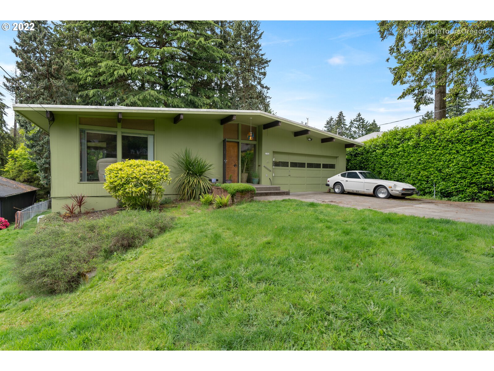 1702 Southwest Sunset Boulevard Portland, OR 97239 - Photo 2 of 23 Gallery Image 2