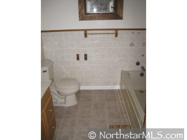 421 Paddington Road Willernie, MN 55090 - Photo 8 of 10 Gallery Image 8
