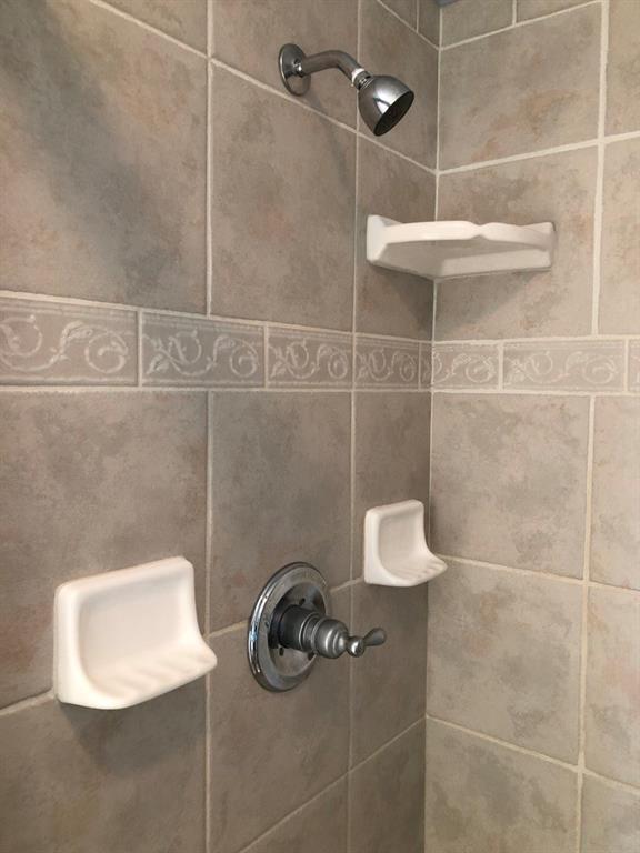 32 Lewis Point Road, Unit 32 Damariscotta, ME 04543 - Photo 22 of 31 Walk in tile shower