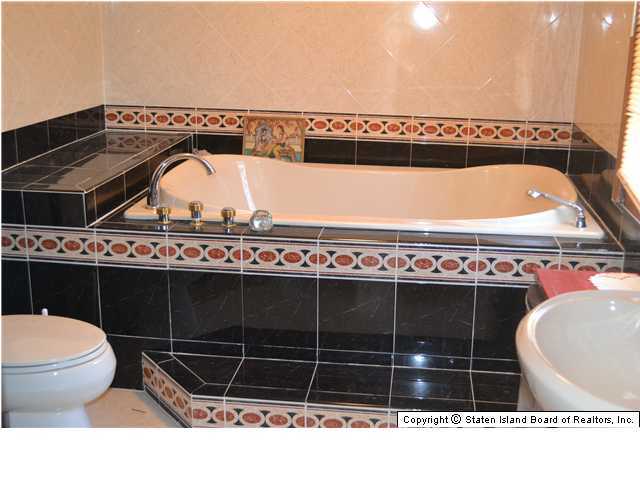 65 Medford Road Staten Island, NY 10304 - Photo 6 of 18 Additional Photo