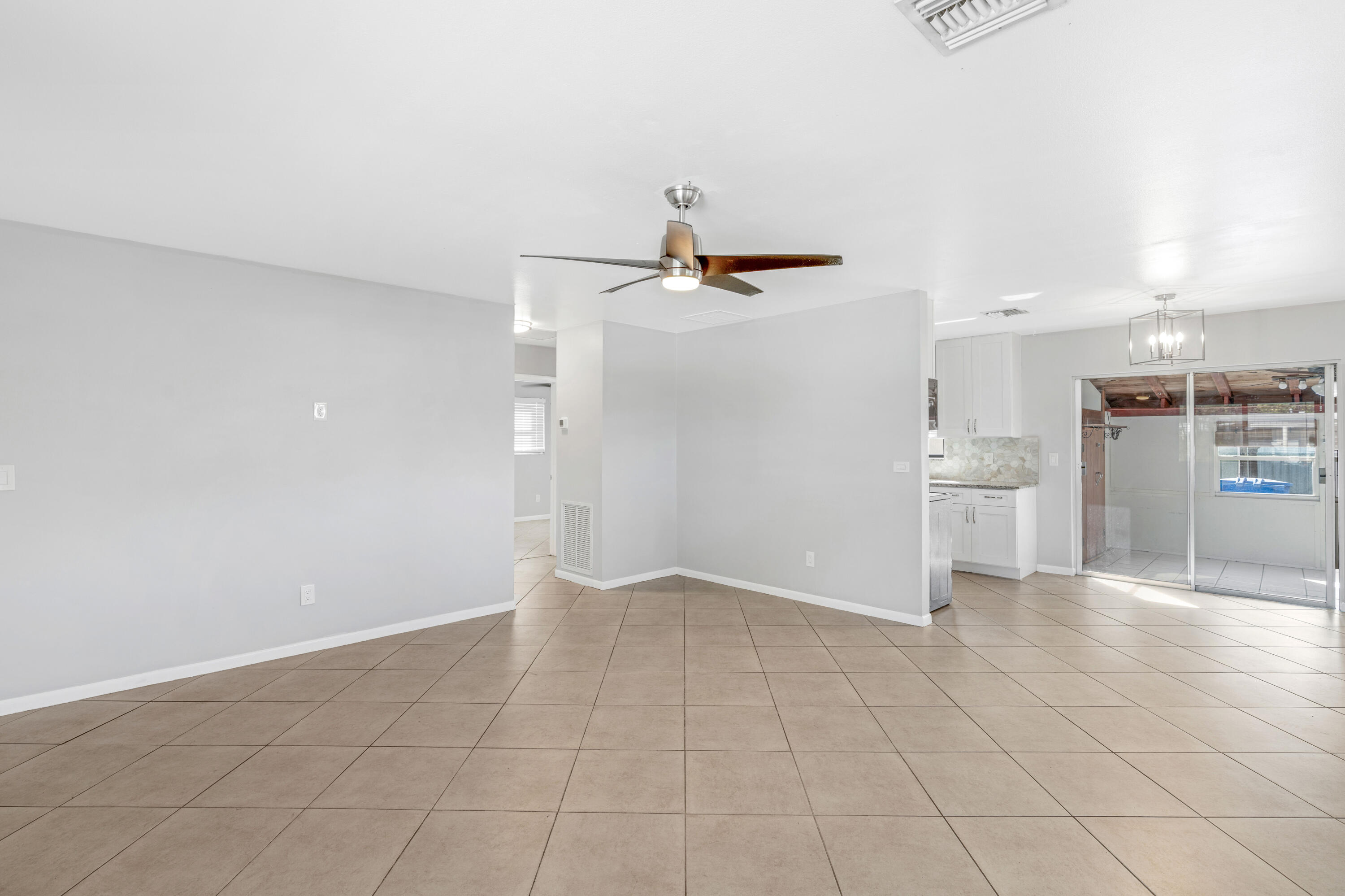 59 Andros Road Palm Springs, FL 33461 - Photo 8 of 24 DSC01053
