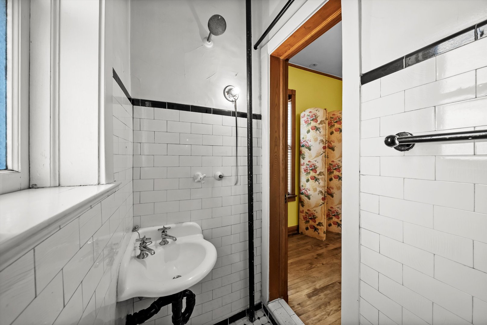 666 West Irving Park Road, Unit I4 Chicago, IL 60613 - Photo 27 of 27 a bathroom with a sink shower and a mirror