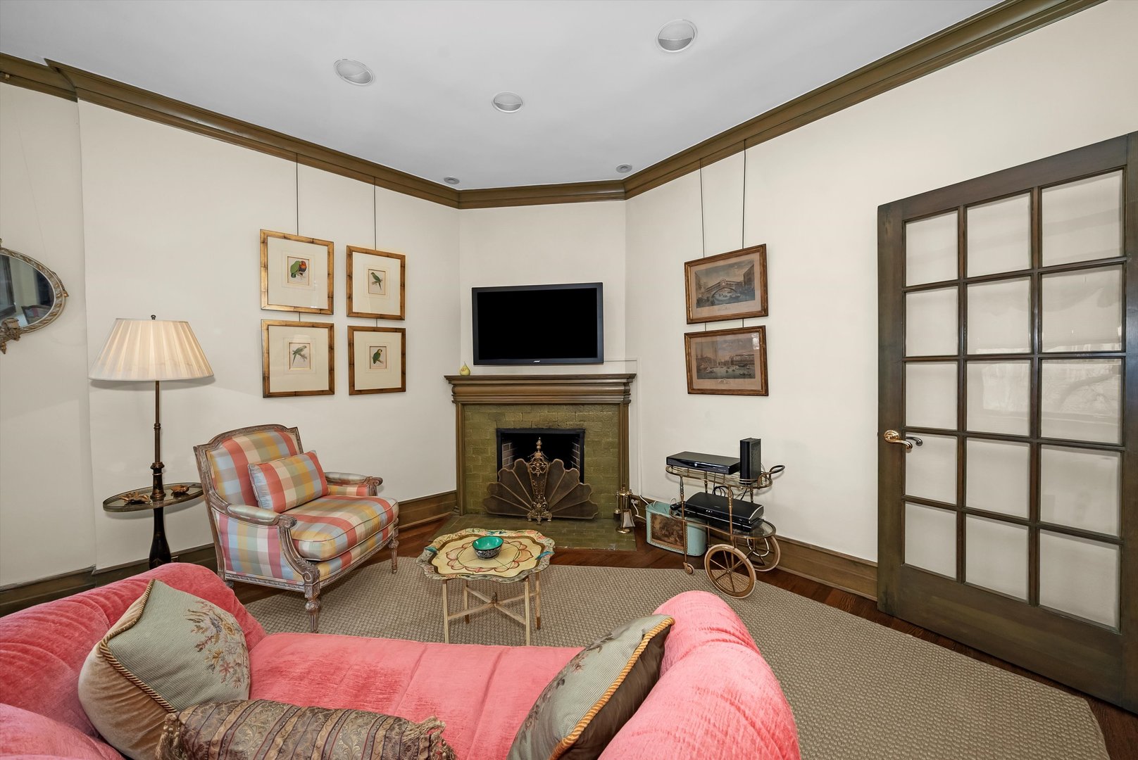 666 West Irving Park Road, Unit I4 Chicago, IL 60613 - Photo 10 of 27 a living room with furniture fireplace and a flat screen tv