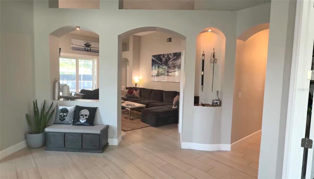 10501 Rochester Way Tampa, FL 33626 - Photo 4 of 45
