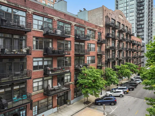 $650,000 | 375 West Erie Street, Unit 213, Chicago, IL 60654