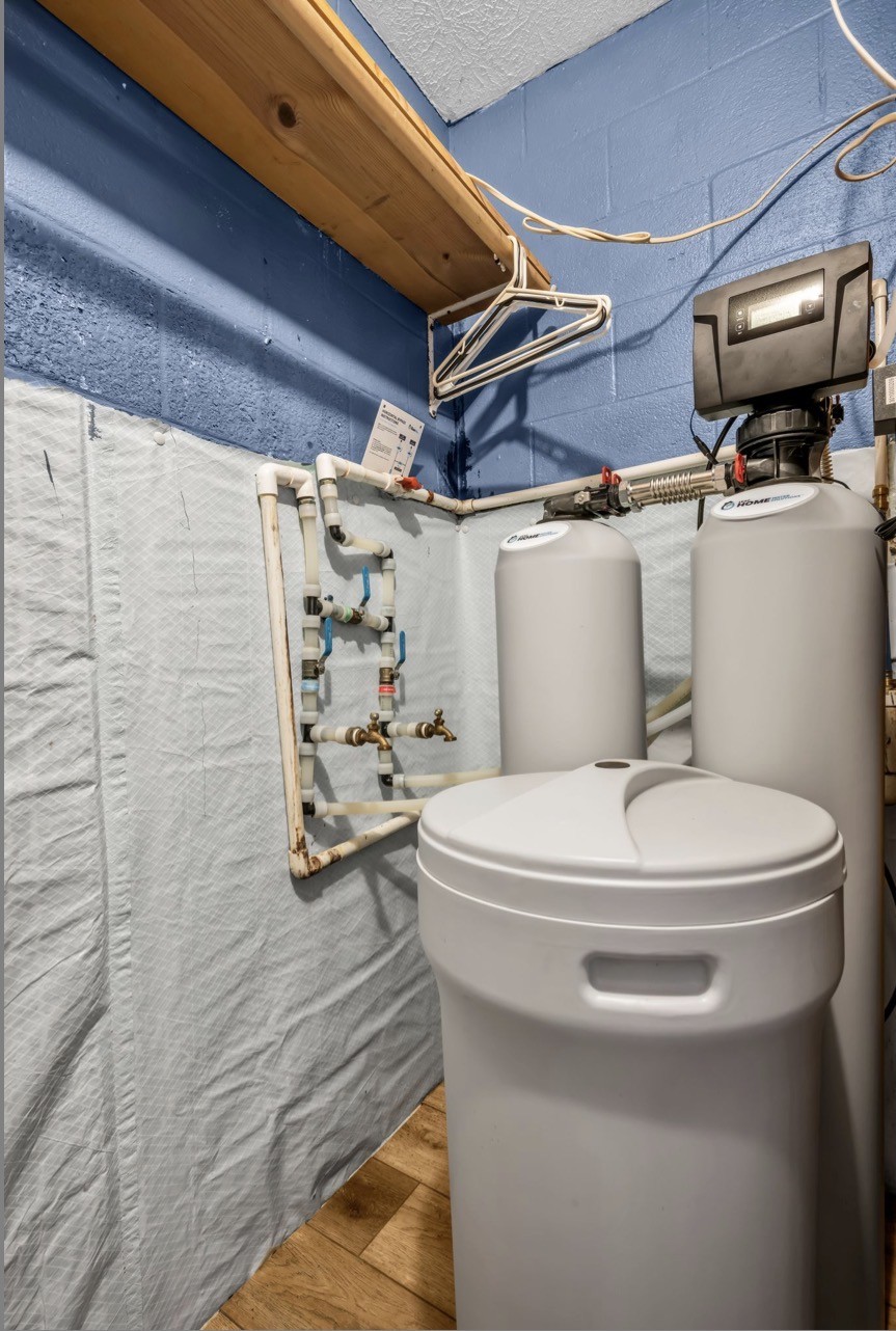 1051 Twin Pine Road Dickson, TN 37055 - Photo 18 of 29 a bathroom with a toilet and a shower curtain
