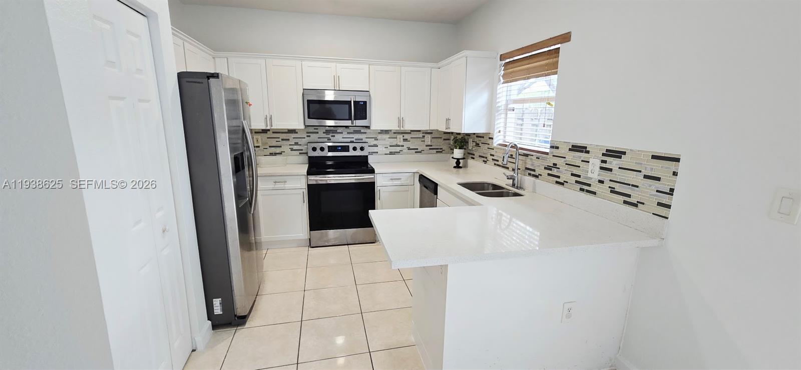 22539 Southwest 88th Path Cutler Bay, FL 33190 - Photo 4 of 20