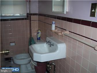218 Rutledge Avenue Folsom, PA 19033 - Photo 8 of 10 Gallery Image 8