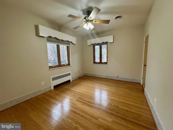 a bath room with a toilet and a bath tub