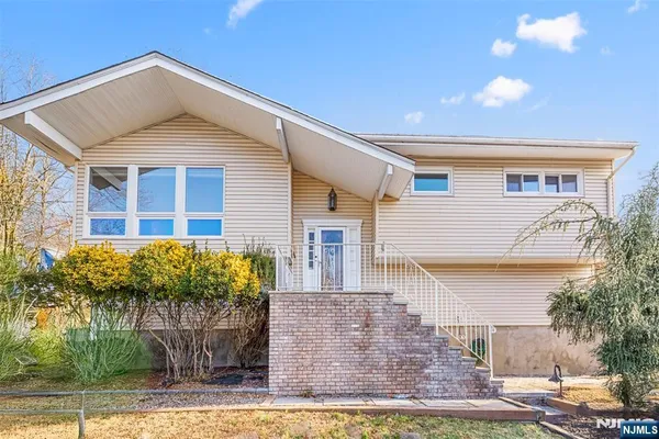 $5,650 | 2 Columbine Court, Montvale, NJ 07645