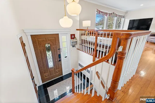 a view of an entryway with a workspace