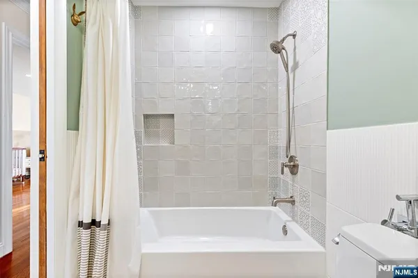 $5,650 | 2 Columbine Court, Montvale, NJ 07645