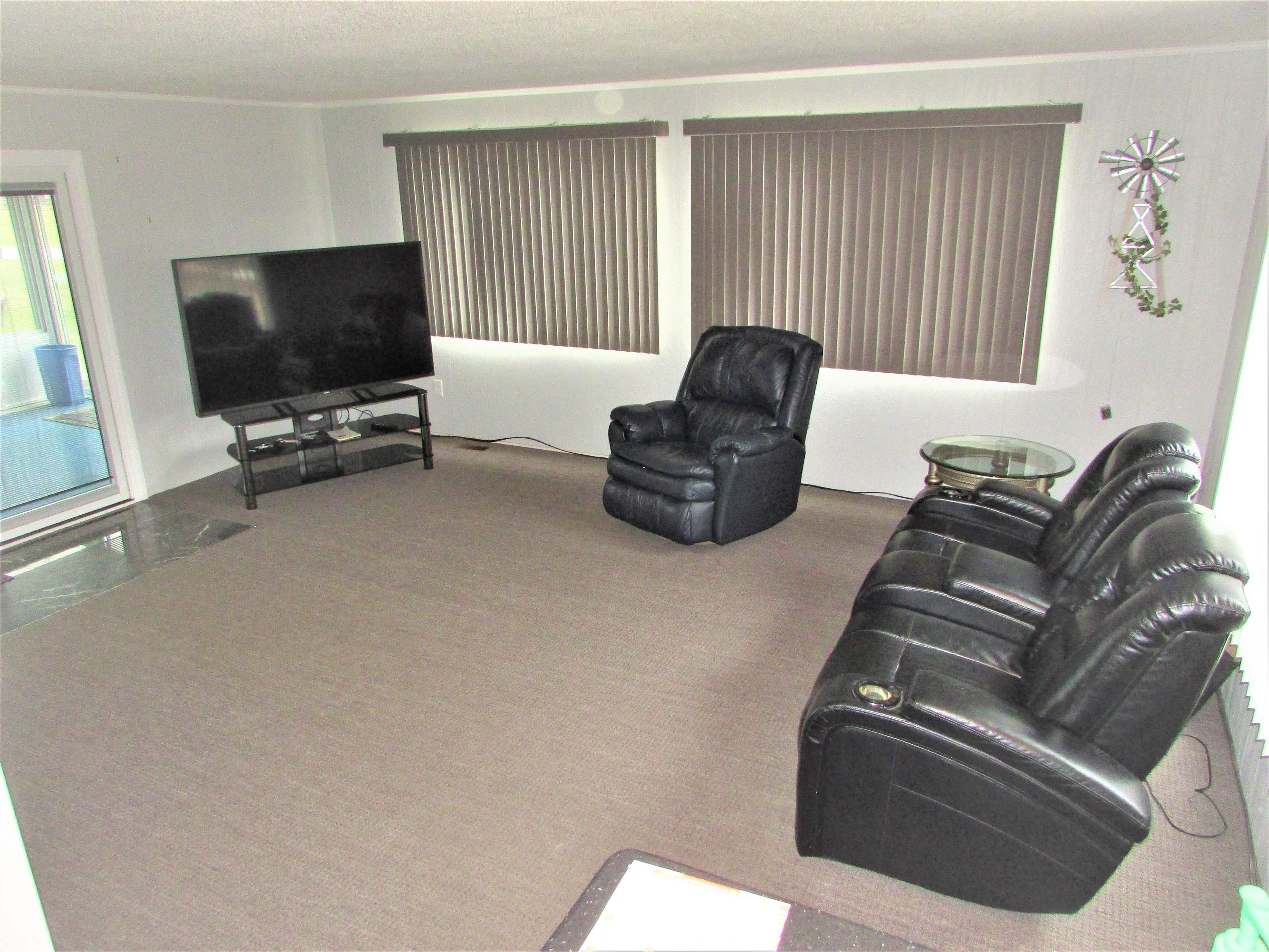 13520 Fenton Fenton, MI 48430 - Photo 7 of 37 50105182-6.JPG